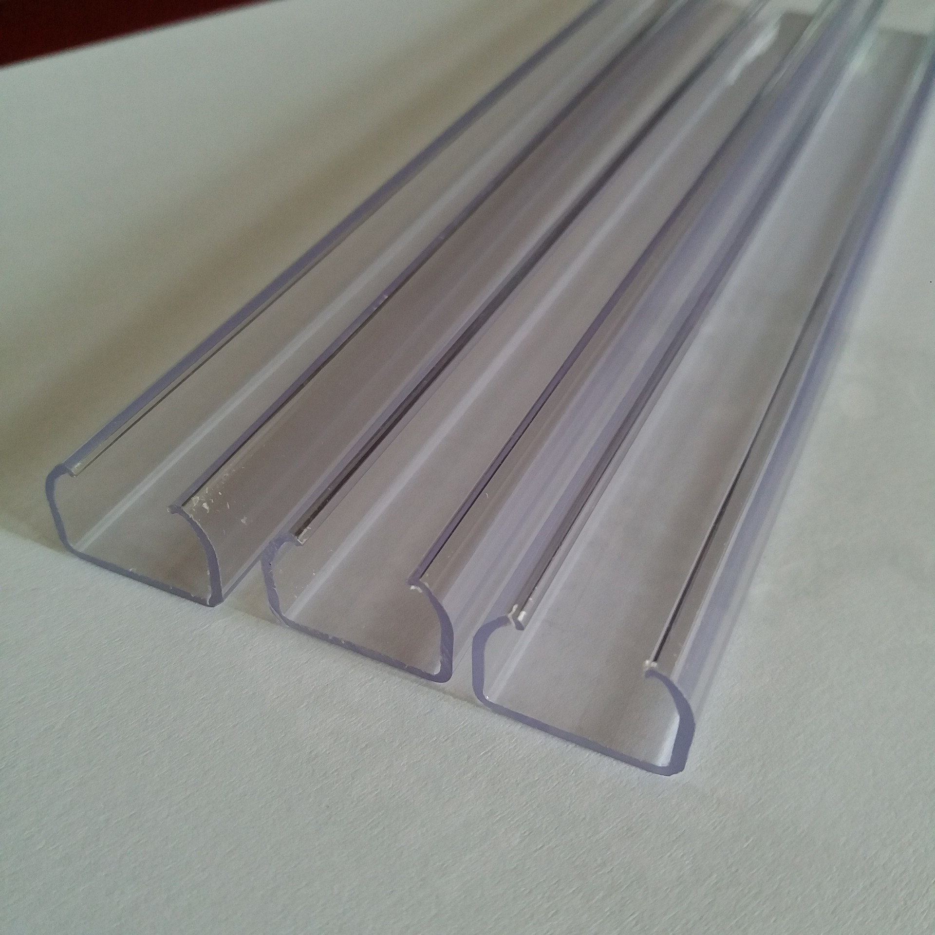 厂家大量供应塑料滑道玩具车轨道条PE轨道条直线导轨滑动导轨滑轨