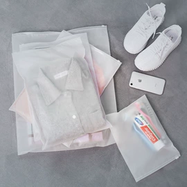 行李带;旅行包袋;行李牌