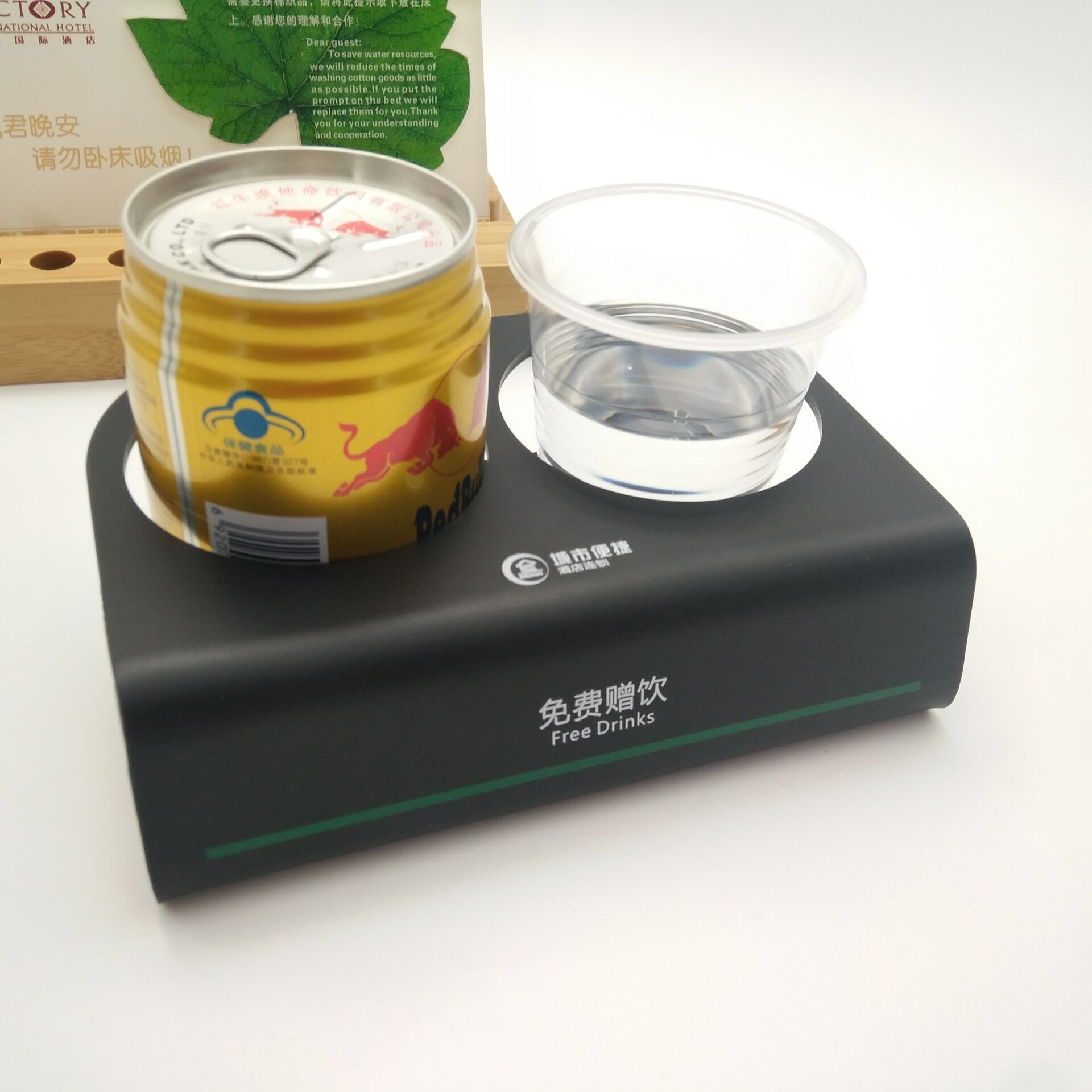 亚克力免费赠饮料展示架酒店客房用品弧面U型桌牌酒类桌面展示架