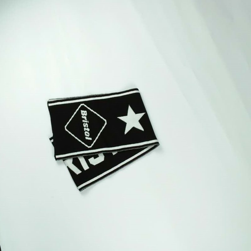 Bufanda de punto Jacquard blanco y negro todo partido juguete muñeca mascota bufanda de lana para adultos personalizada al por mayor