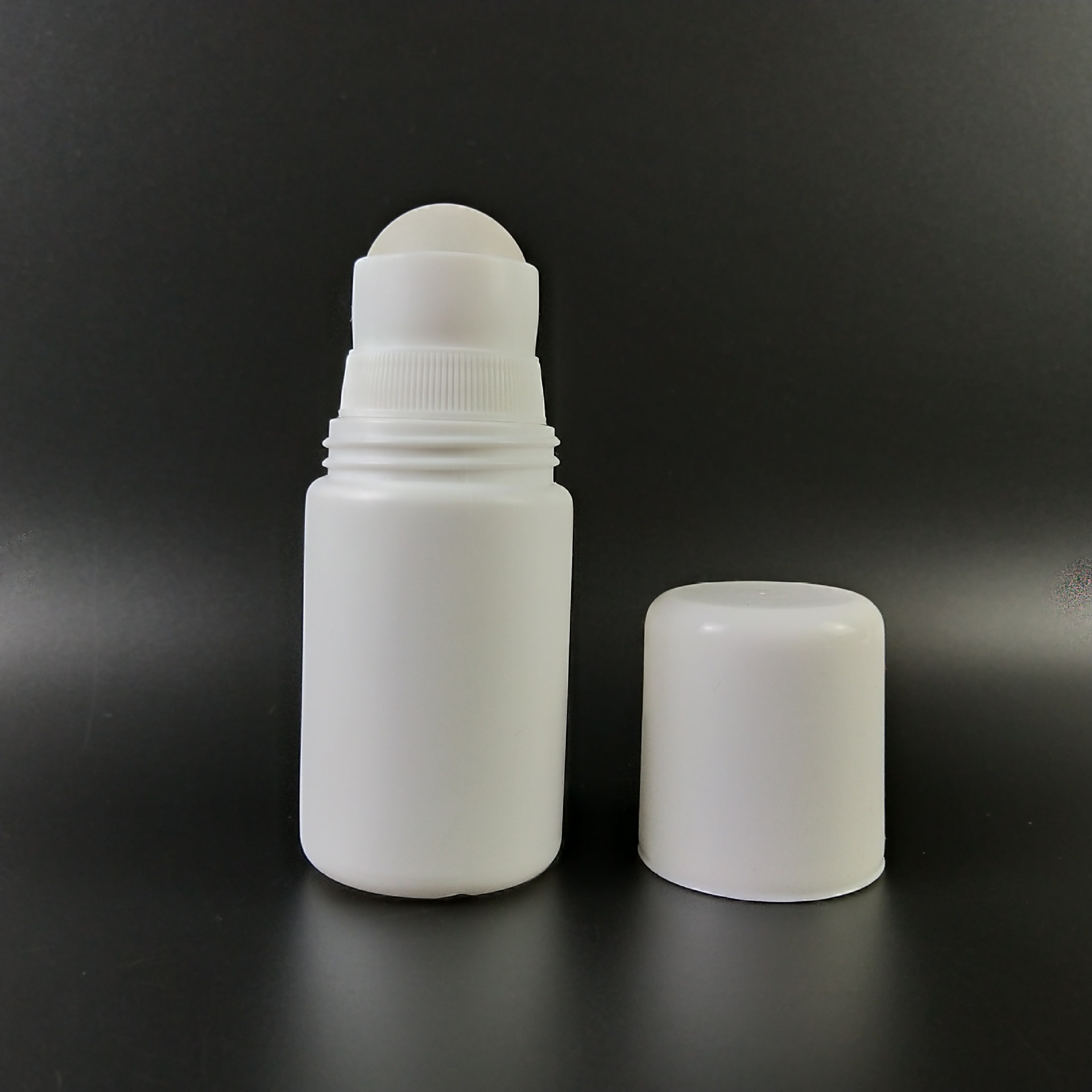 厂家批发走珠瓶 50ml大口径塑料瓶涂抹瓶身体乳瓶塑料滚珠瓶