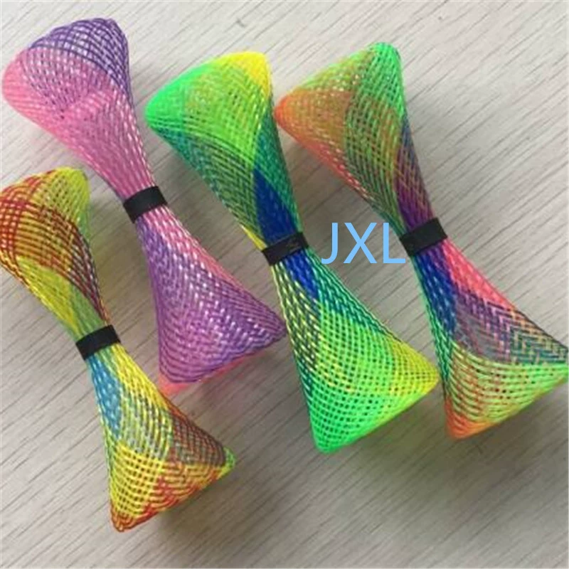 Фабрика прямой УФ флуоресцентная эластичная тканая сетчатая трубка ПЭТ выдвижной узор круглая тканая сетка из змеиной кожи пластиковая сетка