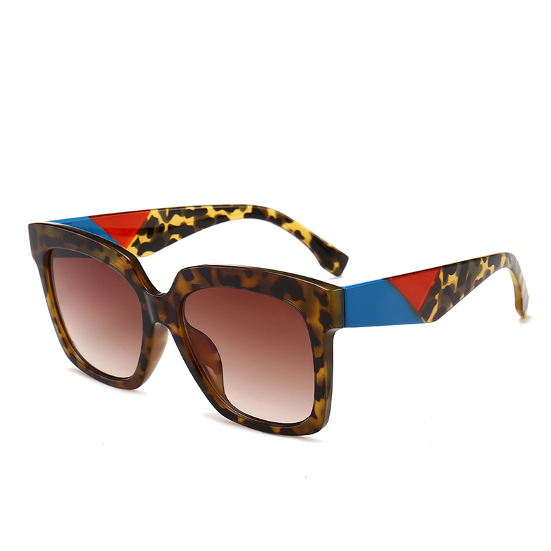 nuovi occhiali da sole da donna, occhiali da sole griffati personalizzati con montatura quadrata, occhiali da sole mostruosi_voghion.com