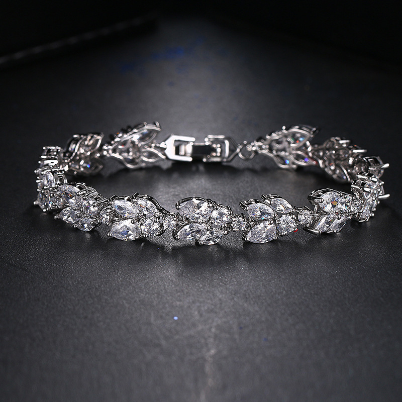 European and American Fashion Trendy Leaf-Shaped Zircon Women's Bracelet Cross-Border Trade Supply Dress Matching Jewelry Best Friend Gift European and American Fashion Trendy Leaf-Shaped Zircon Women's Bracelet Cross-Border Trade Supply Dress Matching Jewelry Best Friend Gift