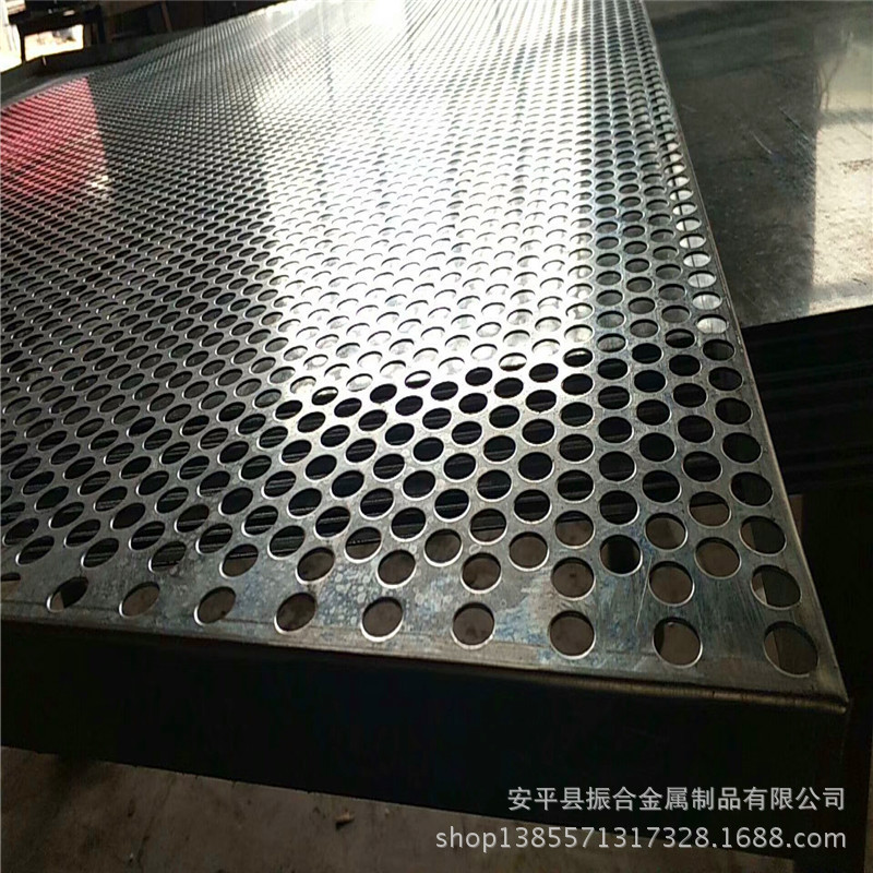 厚度8mm铁皮圆孔错排冲孔板 10孔10距穿孔网板尺寸1500*1500mm
