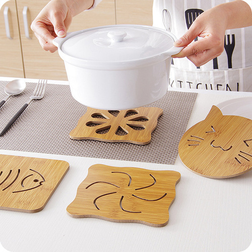 Hollow wooden coasters, kitchen tableware, thickened anti-scalding heat insulation mats, placemats, anti-slip pot and dish mats