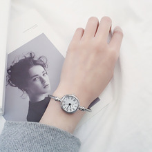 ���|�LɭŮϵС�����ֱ�Ů�W���n�溆�s�����r���ֱ����C��