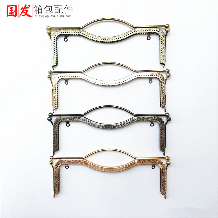 10% de descuento por tiempo limitado 27CM cintura cóncava en relieve labios oro oro mano oro oro labial oro oro