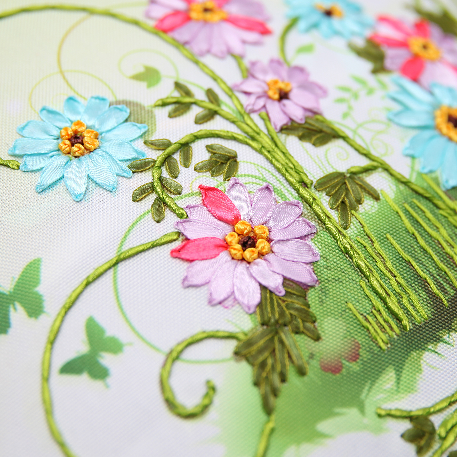 Fábrica al por mayor de color de impresión bordado de la cinta hecha a mano DIY paquete de material cojín funda de almohada flor frente mariposa volando doble platillo Flying dance