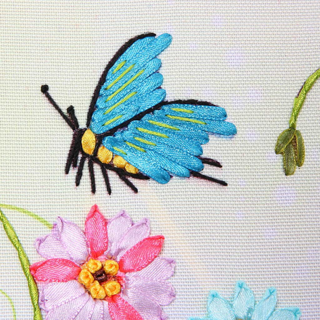 Fábrica al por mayor de color de impresión bordado de la cinta hecha a mano DIY paquete de material cojín funda de almohada flor frente mariposa volando doble platillo Flying dance