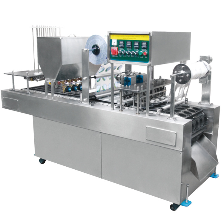 草莓矿泉水果汁饮料灌装封口机 全自动包装封口机