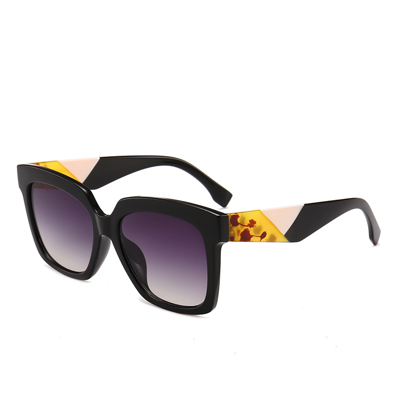 nuovi occhiali da sole da donna, occhiali da sole griffati personalizzati con montatura quadrata, occhiali da sole mostruosi_voghion.com