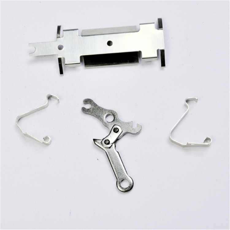 园林设备配件 异型冲压件  接地弹簧片 熄火簧片 刹车联动杆锁片