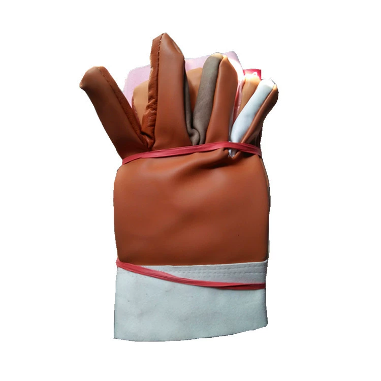 Перчатки для сварки из искусственной кожи, предназначенные для сварочных работ, судостроения, металлургических заводов, обслуживания оборудования, сельского хозяйства, лесозаготовки, садоводства, защиты труда и специализированного использования при сварке.