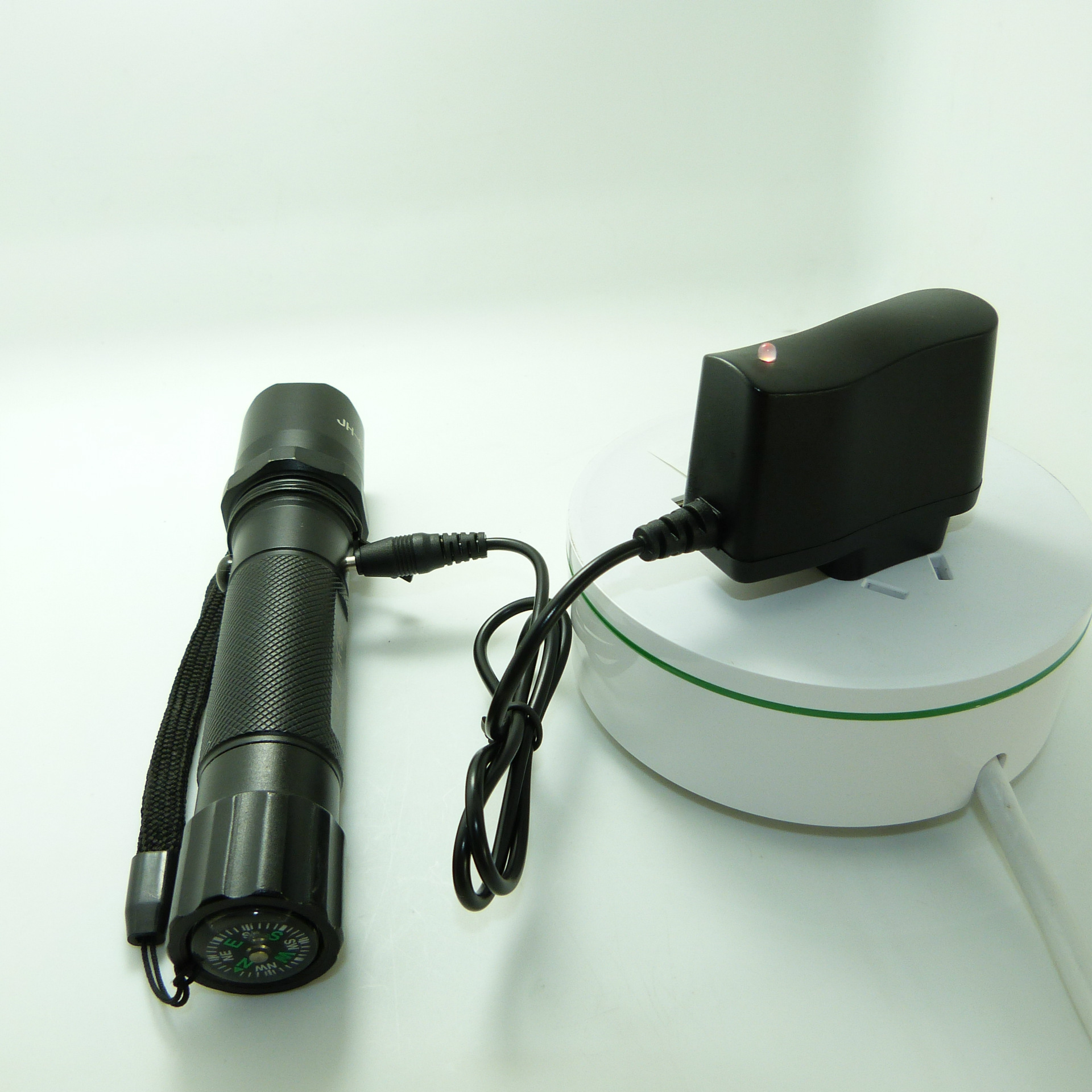 18650 14500 26650 16340 cargador de batería de litio fuerte luz linterna línea cargador 4,2 V carga directa