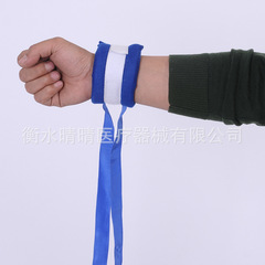 A large number of wrist restraints, bed limb restraints, binding and fixing self-injurious scratching restraints.