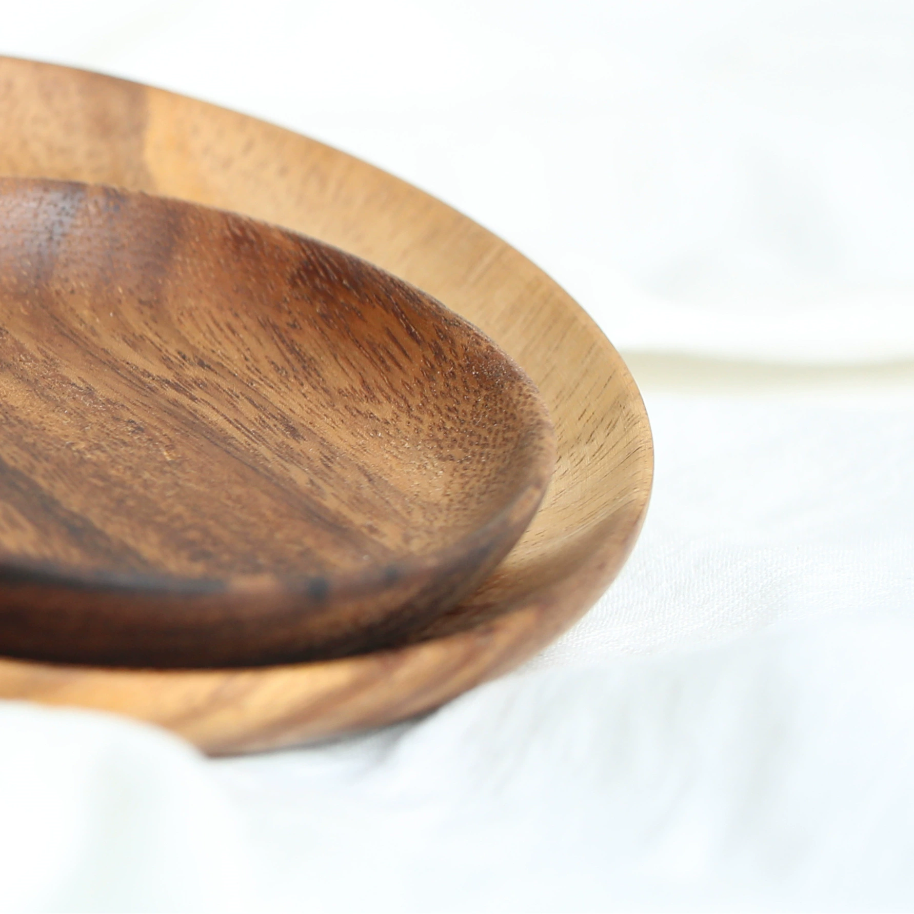 Круглая тарелка из аккации (Chaoyi Craft) — цельная акация, несколько размеров для торта и закусок