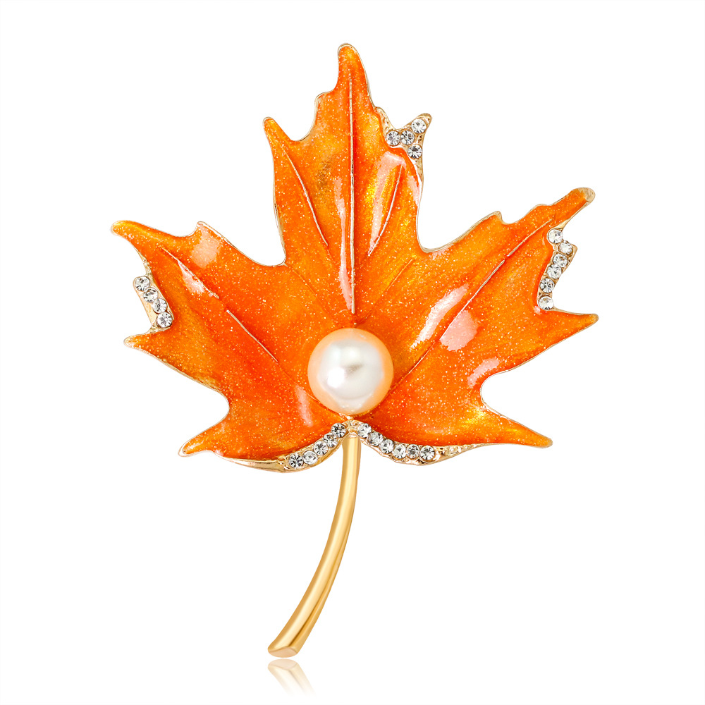 New Korean style exquisite jewelry quality alloy Diamond drop oil maple leaf brooch all-matching women's corsage