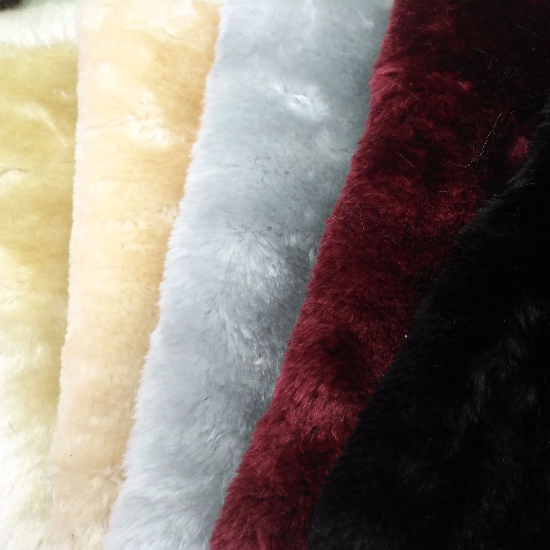 现货供应 15mm毛涤纶平剪毛长毛绒 平毛 面料 鞋材箱包服装面料