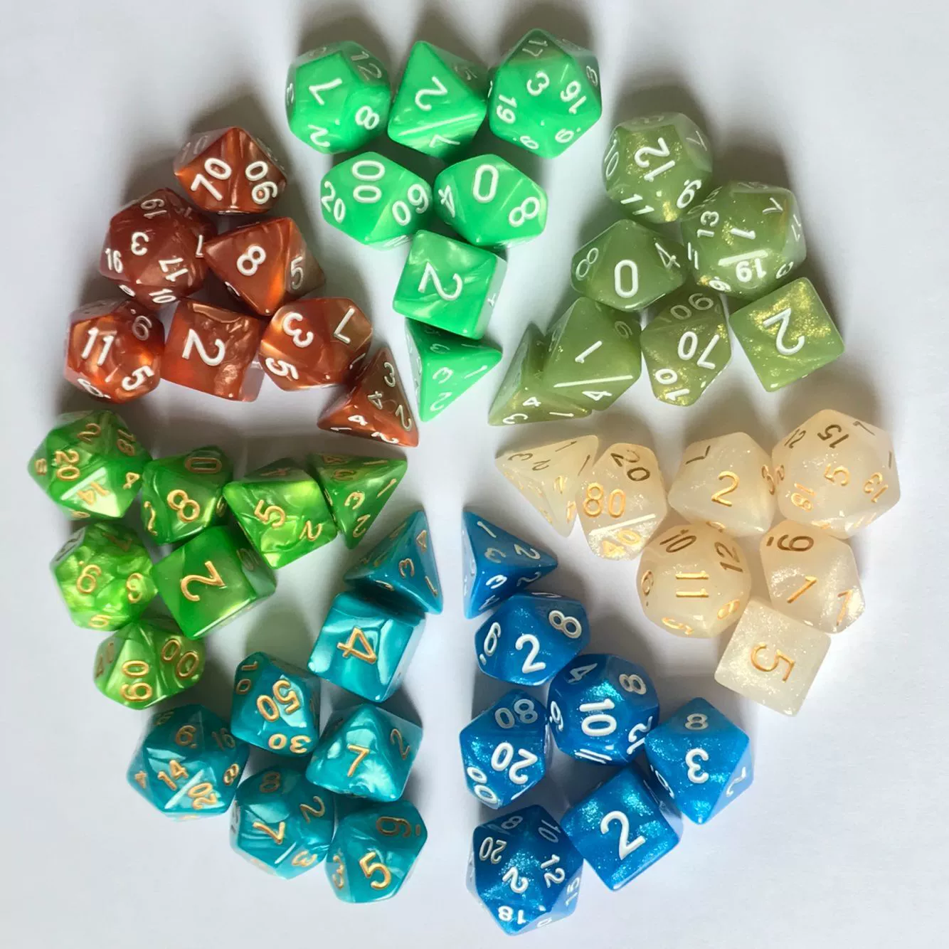 Granules from pearl, set, digital dice