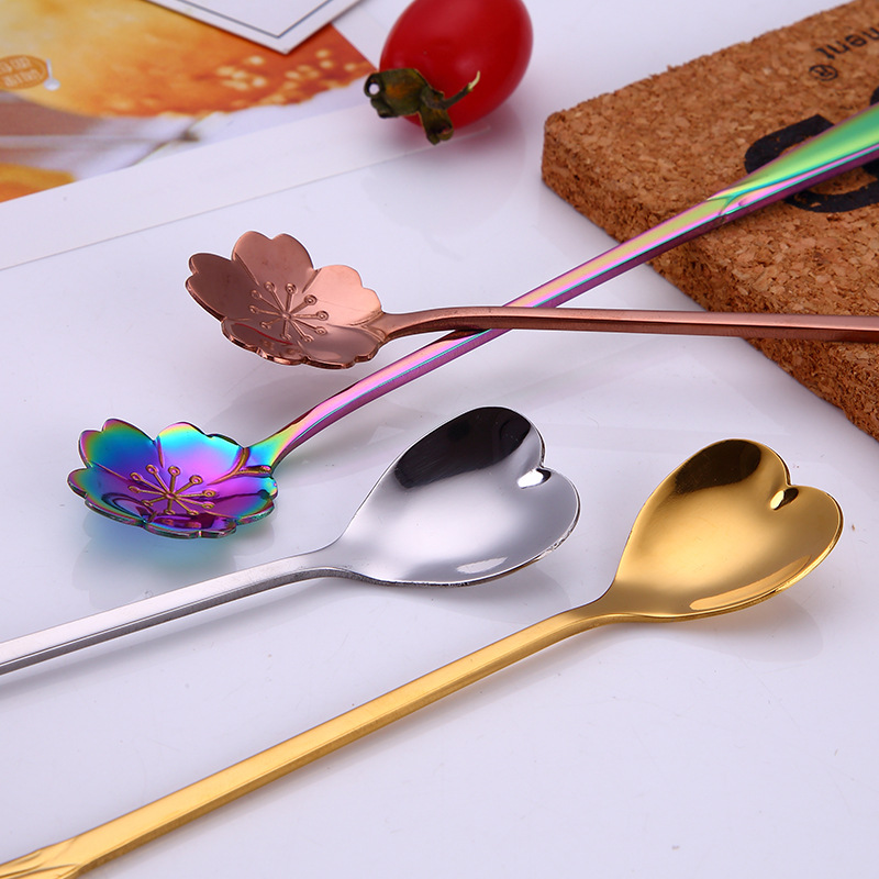 Café de gran tamaño con mango largo de acero inoxidable, diseño creativo en forma de corazón y flor de cerezo, color oro titanio._voghion.com