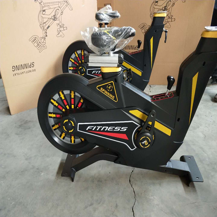 Bicicleta de spinning comercial Jianas con control magnético y volante trasero, bicicleta de ejercicio ultra silenciosa con engranajes ajustables.