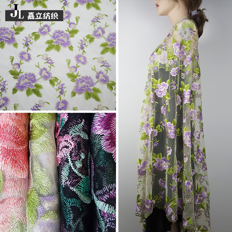 新款多色满幅花朵花边涤纶丝水溶刺绣面料网纱电脑绣花连衣裙布料