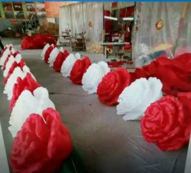 巨型充气花串 婚礼新娘出场路引花串气模 景观装置美陈装饰