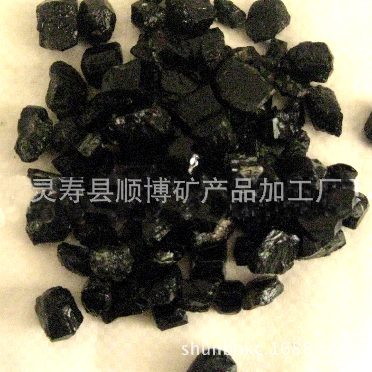 供应汗蒸房用托玛琳 电气石 黑色新疆电气石 单晶体电气石