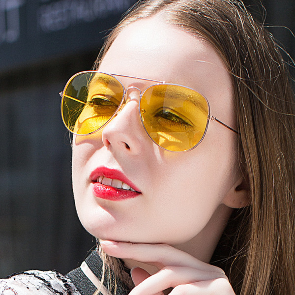 fashionable glasses solar-powered