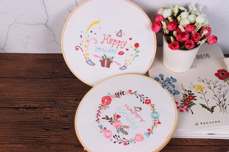 Fábrica directa Regalo de Cumpleaños hecho a mano DIY tela novato europeo bordado flores y plantas material paquete Kit