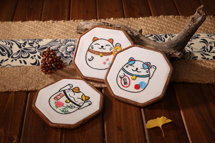 Gatito afortunado hecho a mano DIY tela novato europeo bordado flores y plantas material paquete kit costura traje estudiante