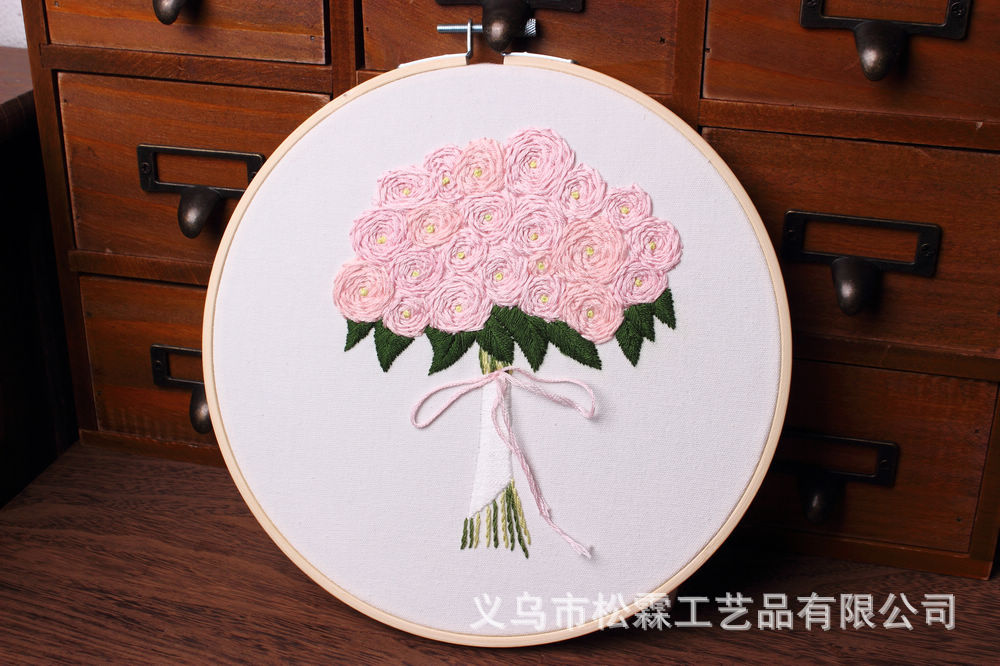 Directo de fábrica mano que sostiene la flor hecha a mano DIY tela novato bordado europeo flores y plantas paquete material kit costura traje