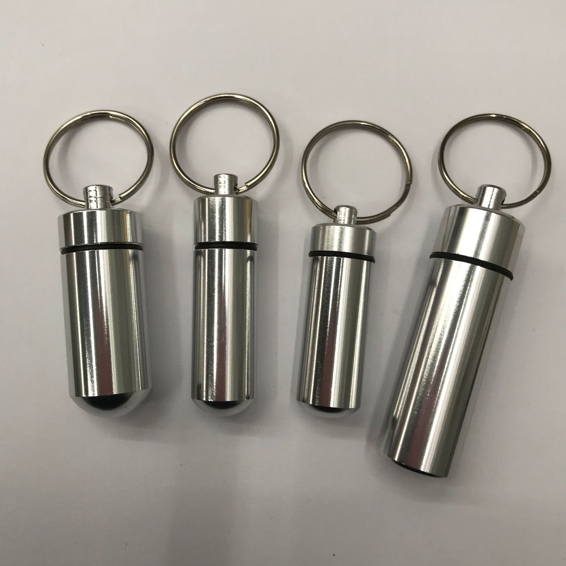 Mini impermeable pequeña medicina puede Primeros Auxilios píldora botella sellada Botella de medicina al aire libre llavero de aleación de aluminio botella colgante