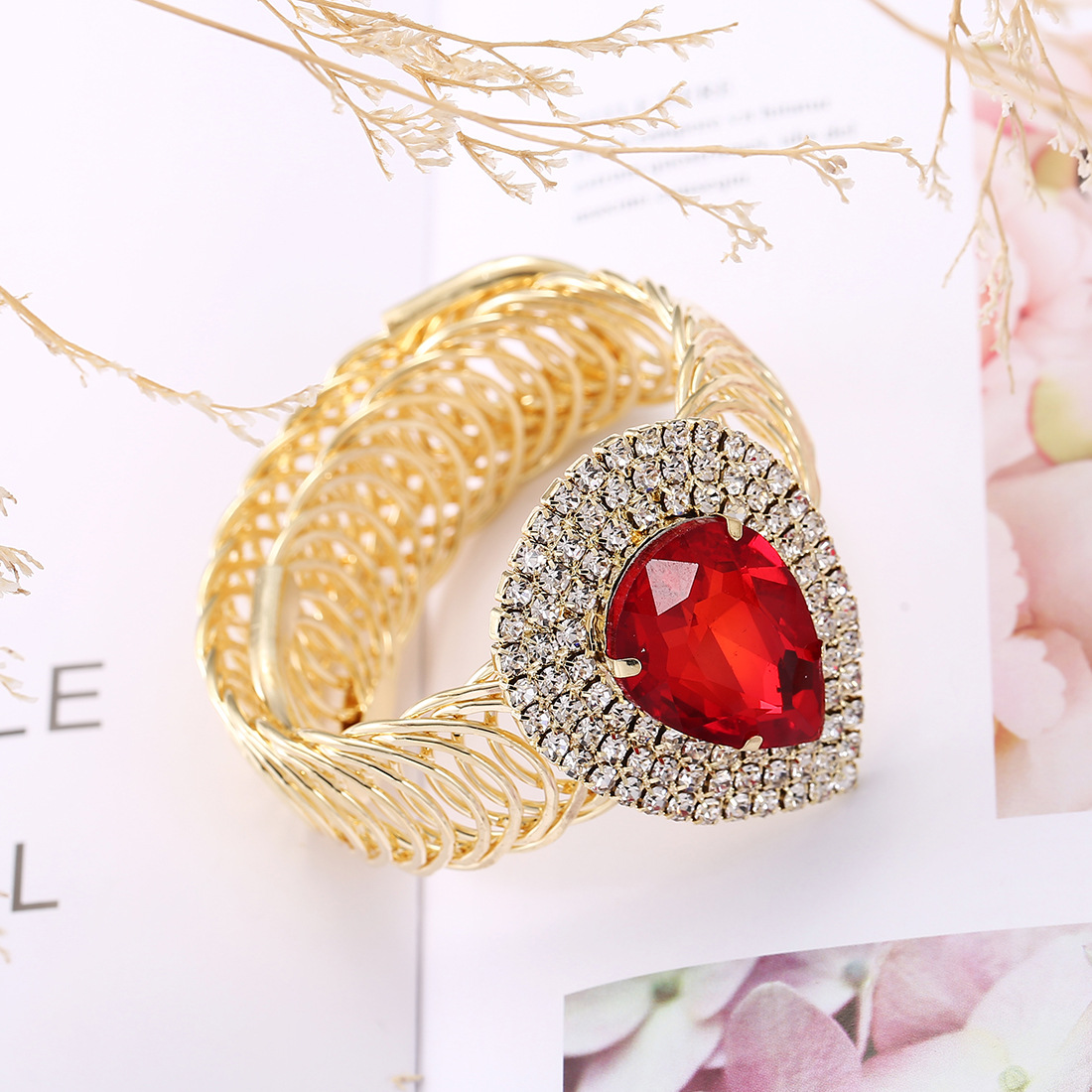 Nuevos accesorios de joyería europeos y americanos al por mayor AliExpress primavera gota en forma de diamante completo Ruby pulsera abierta pulsera