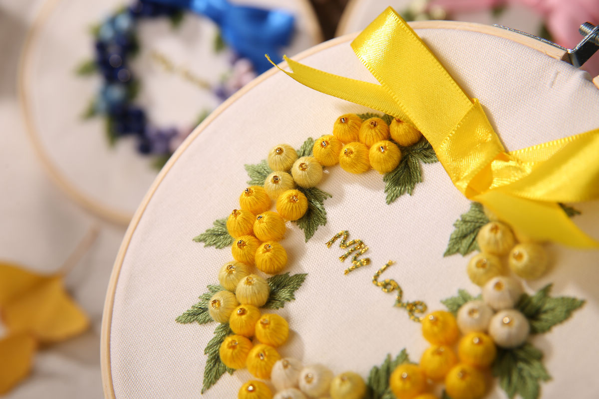 Miel fruta hecha a mano DIY tela novato europeo bordado flores y plantas material paquete kit costura traje estudiante hecho a mano