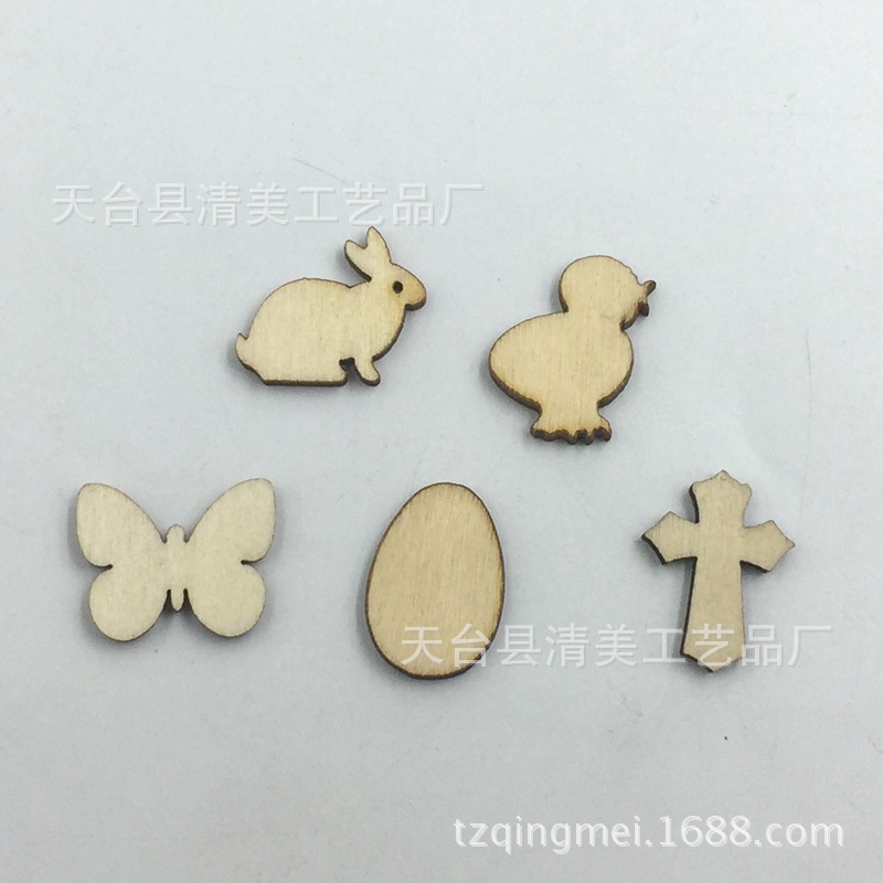 Spot pequeño lote de copos de nieve, conejos, mariposas, etc. Una variedad de piezas de madera decorativas navideñas simples mezcladas