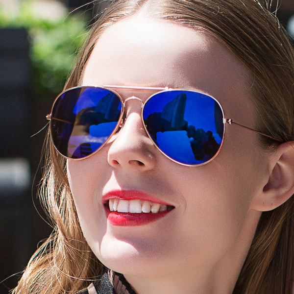 fashionable glasses solar-powered