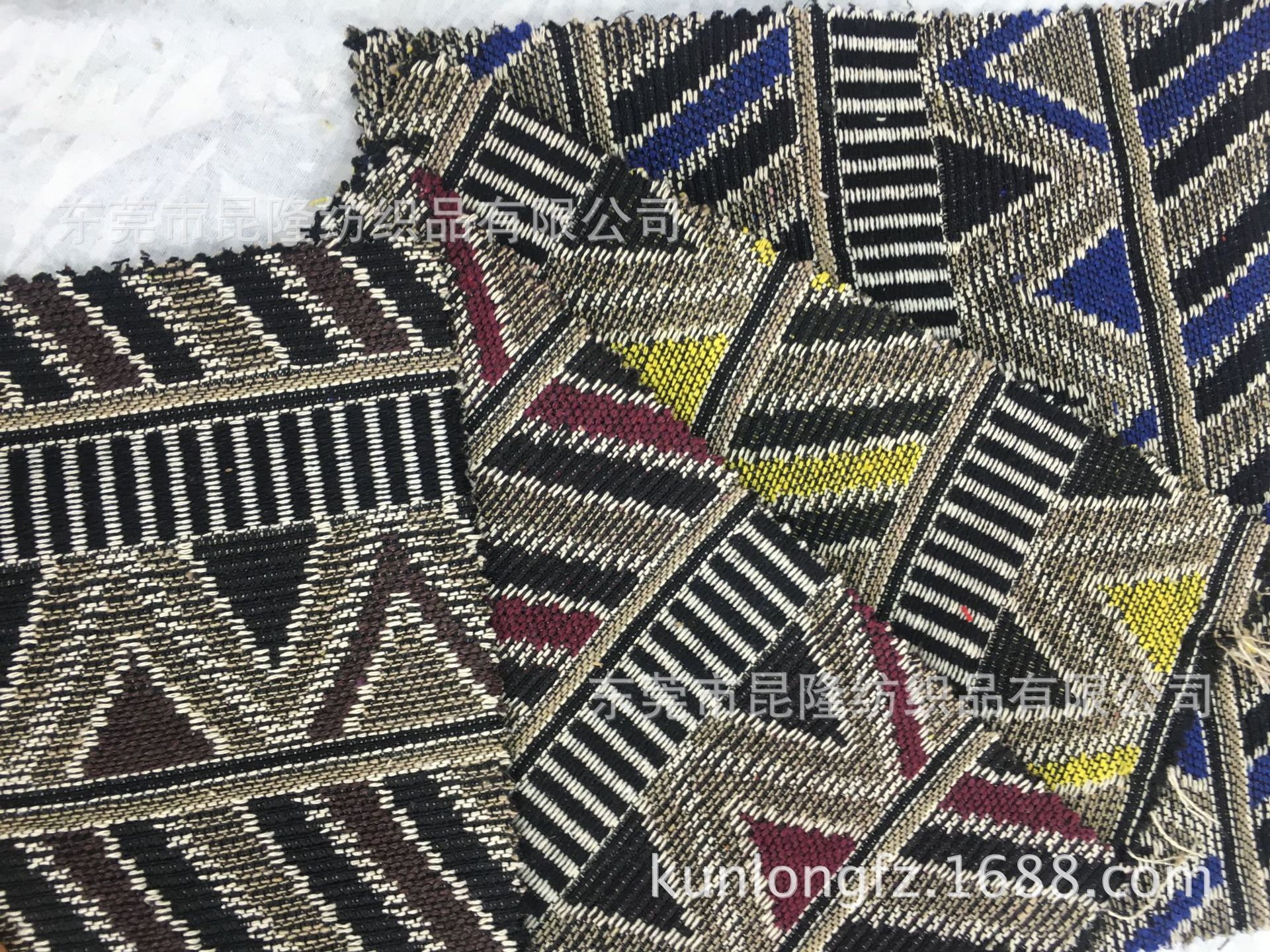 现货色织仿麻面料几何民族风提花布 涤棉梭织十字提花面料
