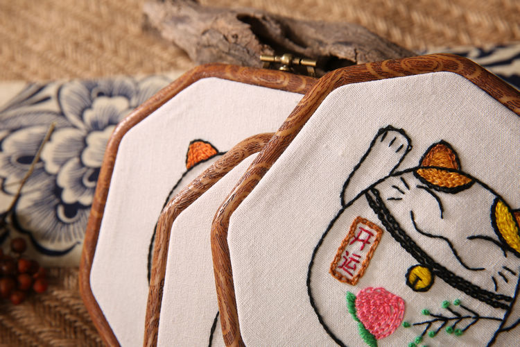 Gatito afortunado hecho a mano DIY tela novato europeo bordado flores y plantas material paquete kit costura traje estudiante