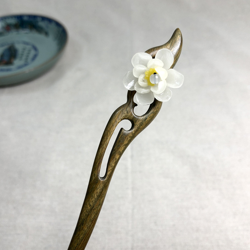 Wanyue jade flower green sandalwood white flowers