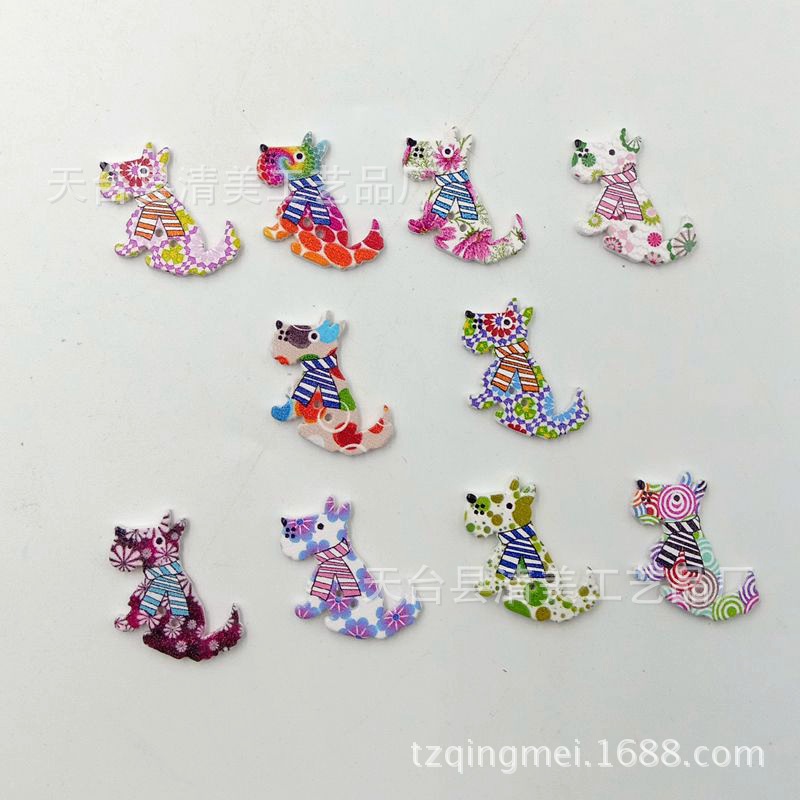 Botones de madera en forma de perro lobo gris pintado de fondo blanco de 23*27mm Botones de madera en forma de dibujos animados de bricolaje 50 piezas/paquete