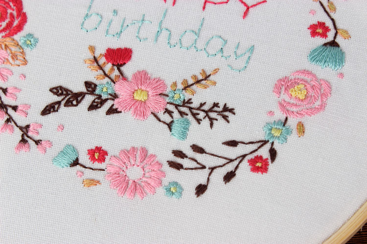 Fábrica directa Regalo de Cumpleaños hecho a mano DIY tela novato europeo bordado flores y plantas material paquete Kit