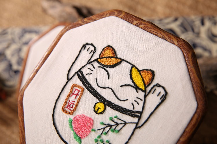 Gatito afortunado hecho a mano DIY tela novato europeo bordado flores y plantas material paquete kit costura traje estudiante