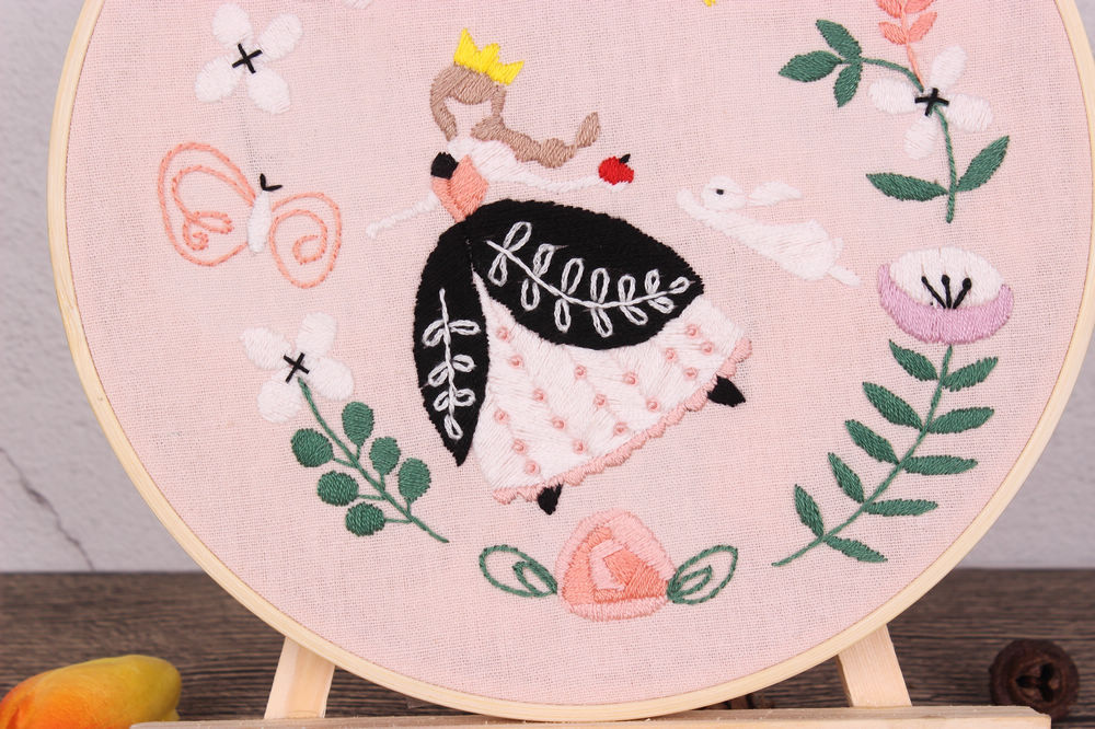 Ventas directas de la fábrica sueño princesa hecha a mano DIY tela principiante bordado europeo flores y plantas paquete material kit Kit costura