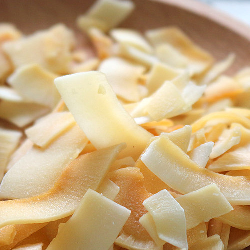 Hainan specialty southern food crispy snack original durian flavor coconut flakes 60g coconut flakes boxed charcoal roasted coconut flakes