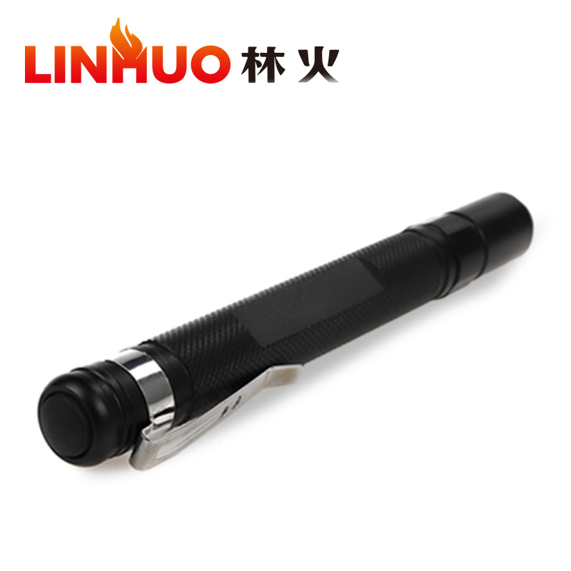 Directo de fábrica Mini en forma de pluma pequeña linterna de aleación de aluminio impermeable con soporte de pluma lámpara de regalo pequeña linterna AAA batería