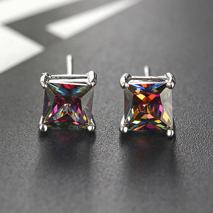 Yiwu pequeña joyería pendientes de circón de cuatro garras pendientes de circón coloridos pendientes de circón de moda coreana