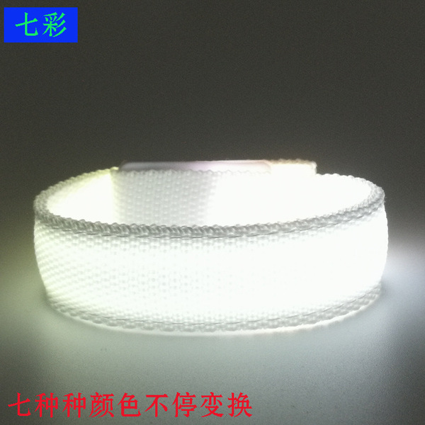 Fluorescence flashing bracelet