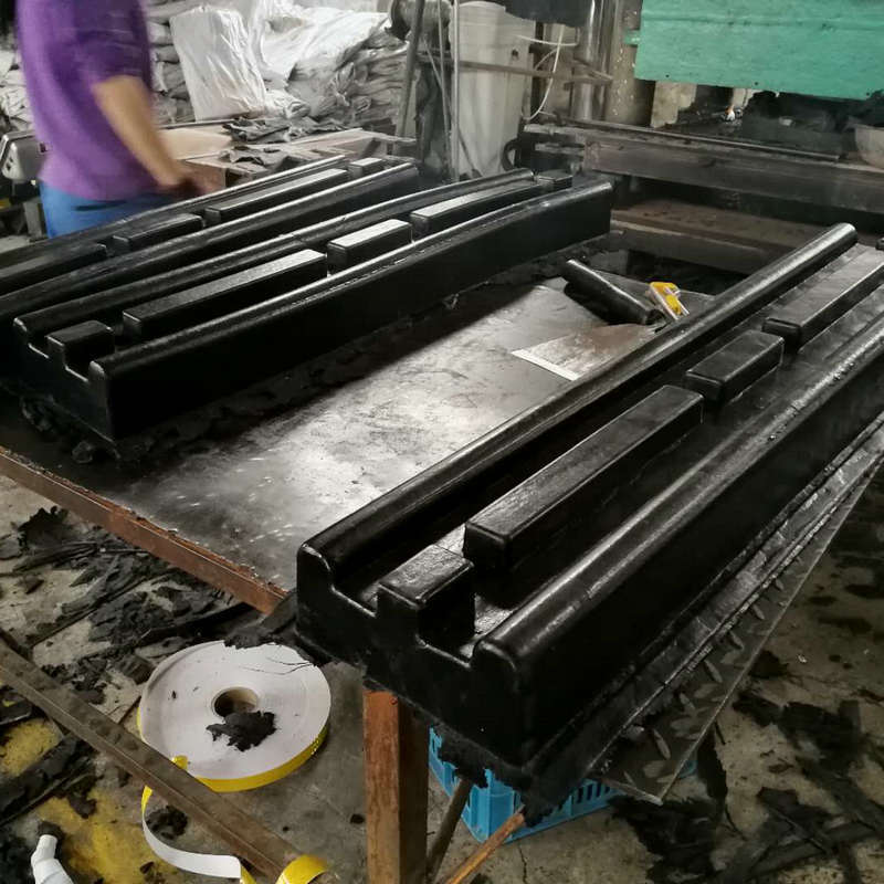 �𽺷�ײ����ͷ����װж��ƽ̨��ײ����ײ�鳵�⻺���ײ��